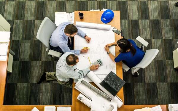 Les moyens du CSE : ce que l’employeur doit mettre à disposition