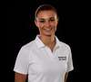 Femme masseuse du sport souriante fond noir