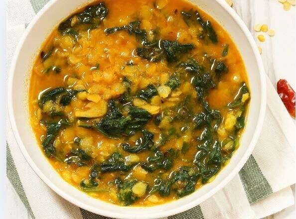 Soupe lentilles, coco & épinards