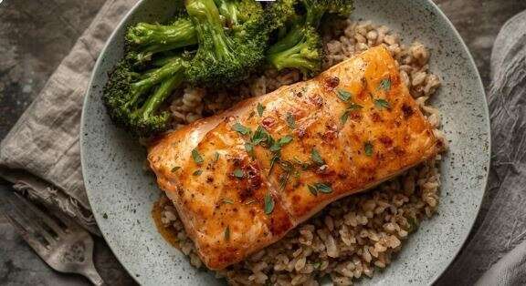Saumon rôti miel moutarde & légumes verts de mars & riz rouge 