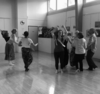 danse libre en groupe pour le bien-être