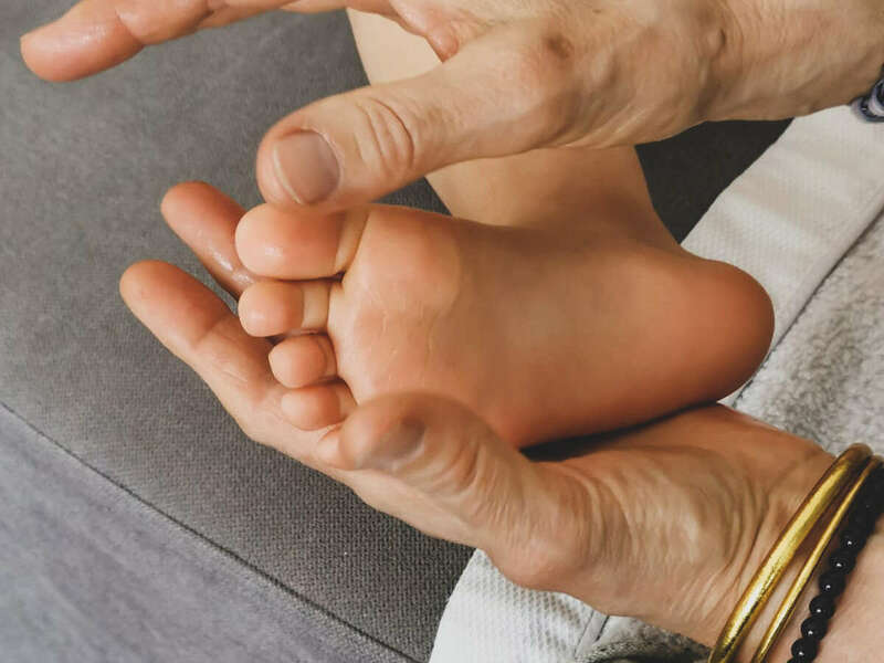 zoom_pied_lola_main_cath