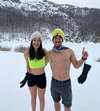 Leonardo et Veronica tenant la pose dans la neige