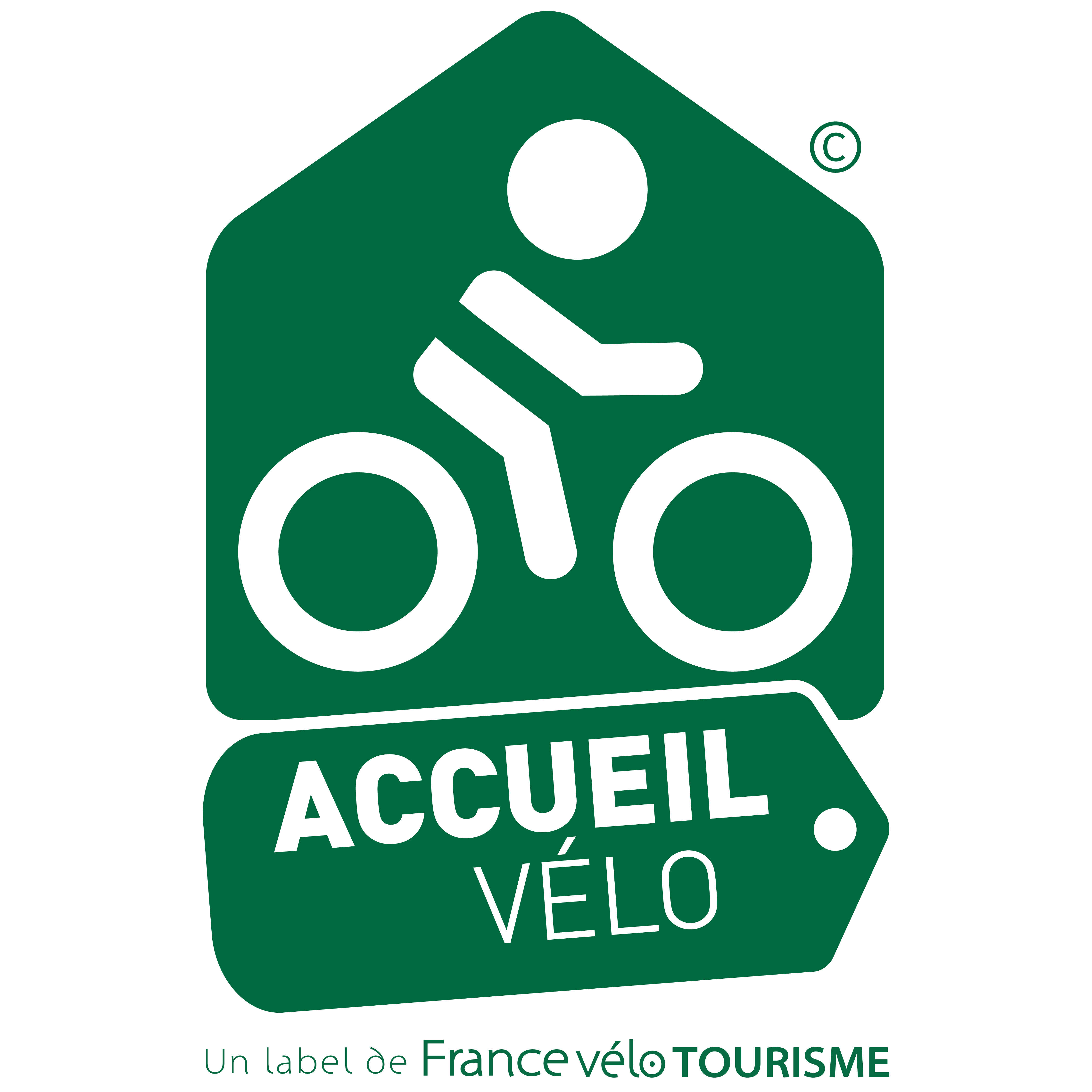 Voyager à vélo, c’est la liberté… à condition de trouver les bons services au bon moment.
Avec le label Accueil Vélo, repérez facilement des hébergements, des loueurs et réparateurs, des restaurants ou encore des sites de visite et de loisirs adaptés à votre pratique, partout en France.
Plus de 9 000 professionnels vous accueillent et s’engagent à faciliter chaque étape de votre voyage.