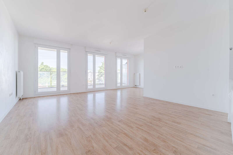 Photographie d'un séjour réalisé par Guillaume Hareux photographe professionnelle pour un bien immobilier. Photographie très lumineuse avec traitement HDR réaliste afin de montrer la différence avec un téléphone