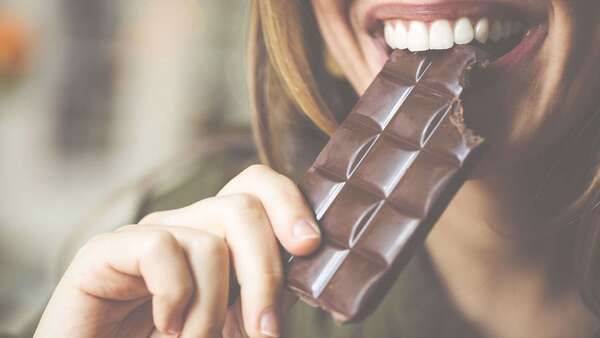 Pourquoi tu as plus envie de chocolat en novembre (et comment y répondre sans culpabiliser)