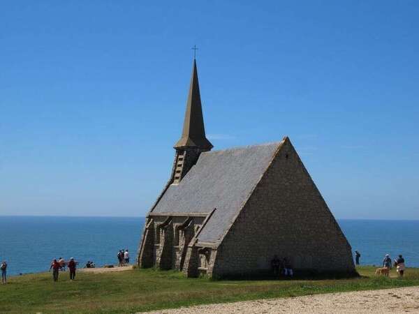 Conciergerie de proximité en Normandie : ce que les grandes plateformes ne font pas