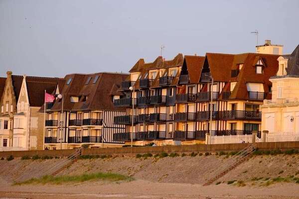 Location saisonnière à Cabourg : potentiel locatif, saisonnalité et services de conciergerie