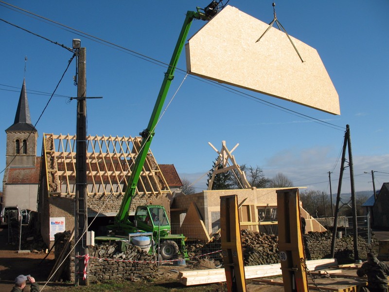 Levage d'un pignon pour une salle des fêtes.