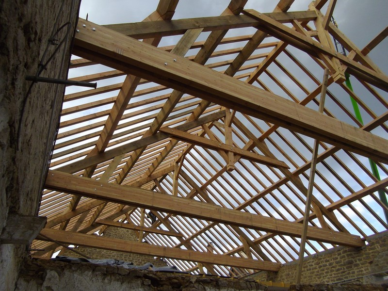 Charpente d'une ferme avant voligeage.
