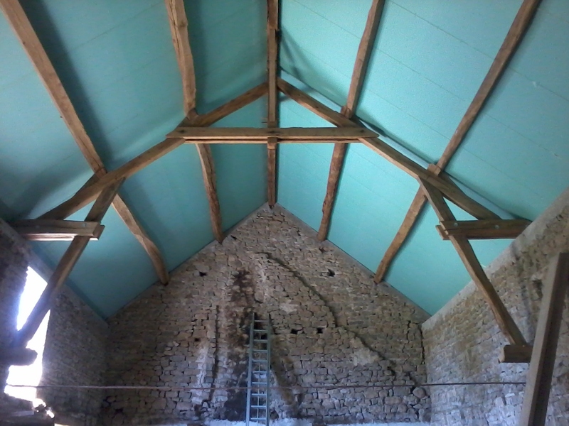 Vue de l'intérieur, les fermes ont été modifiées afin de créer un étage supplémentaire avec combles aménageables.