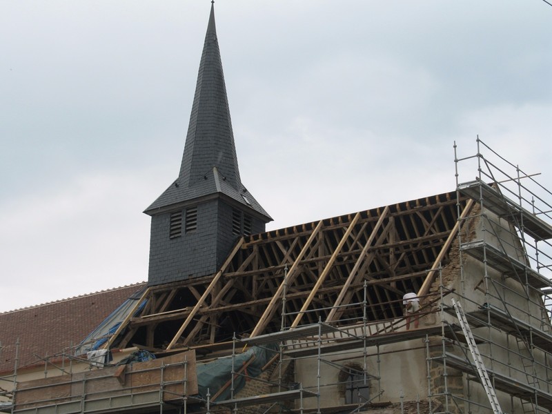 Charpente d'une église durant travaux.