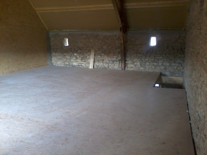 Réfection d'un plancher au dessus d'une écurie.