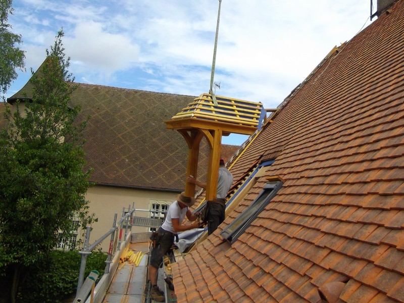 Mise en place de la lucarne à trois pans au télescopique.