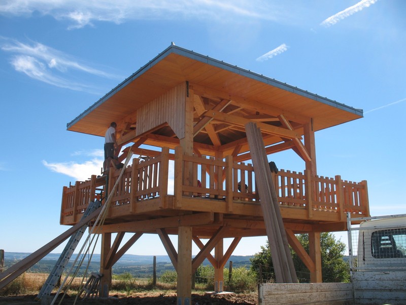 Travaux sur belvédère en douglas.