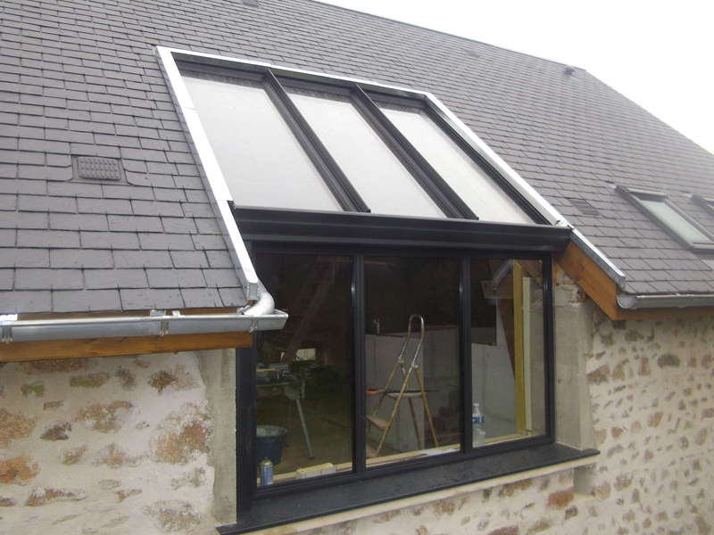 Verrière avec profils en aluminium et étanchéité zinc.