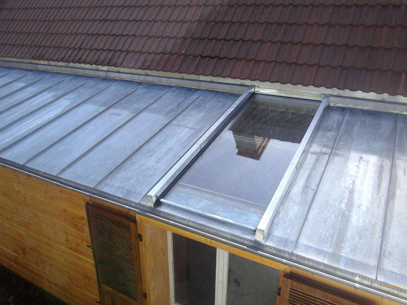 Verrière sur toit en joint debout.