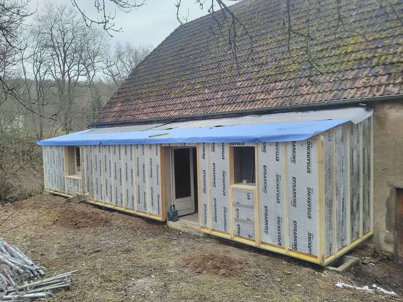 Isolation par l'extérieur d'un local existant avec panneau Efisarking.