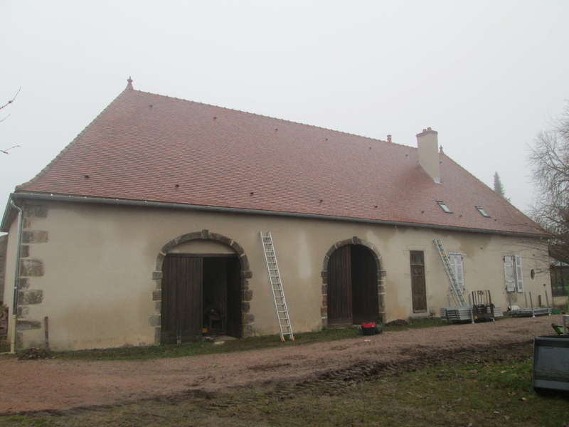 Grand pavillon à quatre pans.