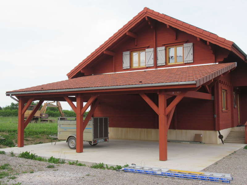 Appenti accolé à un chalet.