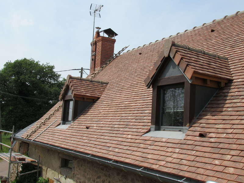 Lucarnes refaites partiellement, les cadres ont été conservés.