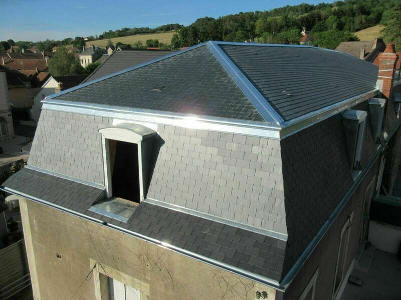 Lucarnes cintrées refaites à neuf sur la croupe opposée (même chantier).