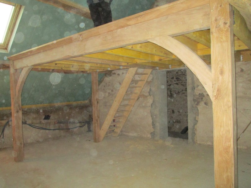 Création d'une mezzanine en chêne et sapin traité. (sous face placo)