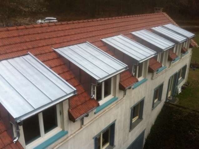 Vue d'ensemble des mêmes lucarnes.