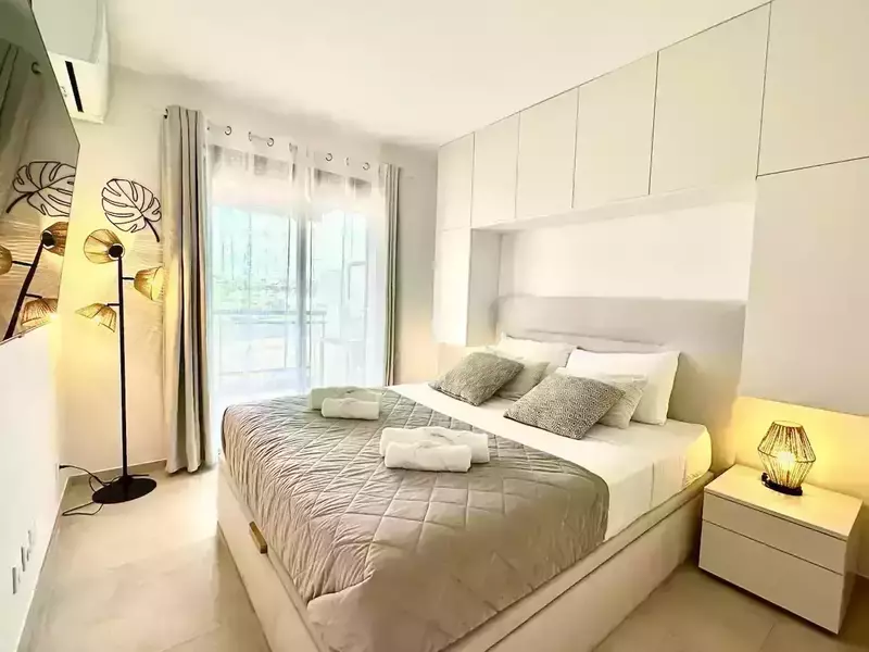 a0fbf405-7a76-4e3d-a1d5-5c68cdbb1946