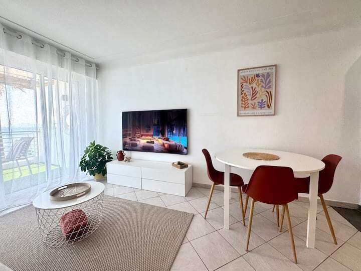 e548fab7-8a6d-41df-a76d-d33ec125ff6f