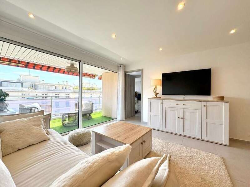 e0aea4af-e9f4-4df1-a6b4-05c2d5ef16e4