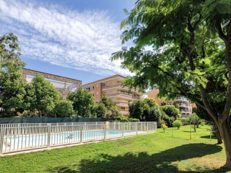 933fadfd-fdce-416a-9528-49018607d9d1