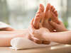pieds en relaxation avec des zones de pression marquées