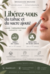 Femme recevant traitement laser pour arrêt du tabac