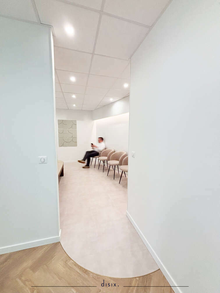 attente-loin-20250207-2605830-5tb03m