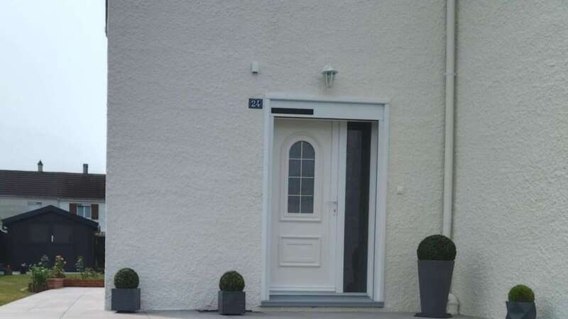 Pose de portes d'entrée à Vire