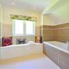 rénovation d'appartement avec transformation de baignoire en douche, wc suspendus et cuisine aménagée