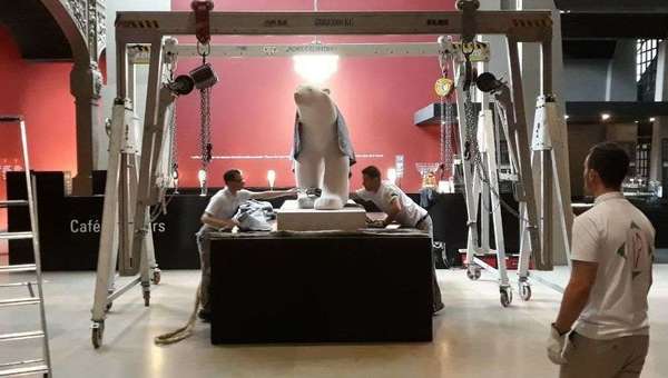 Handling: the White Bear in Orsay