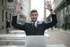 homme content laptop espace entreprises blois loir-et-cher muriel denis