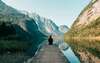 homme lac montagnes-meditation-pleine-conscience-muriel-denis-blois
