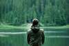 homme lac foret meditation mindfulness presentiel distanciel muriel denis blois