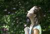 femme-brune visage soleil-meditation-collective-guide-offerte-live-zoom-muriel-denis-blois