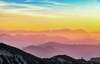 homme altitude montagnes ciel coloré-meditation-collective-guide-offerte-live-zoom-muriel-denis-blois