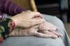 mains personnes agees-atelier aidants-blois-muriel-denis