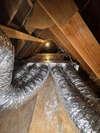 grilles de soufflage discrètes intégrées plafond bois