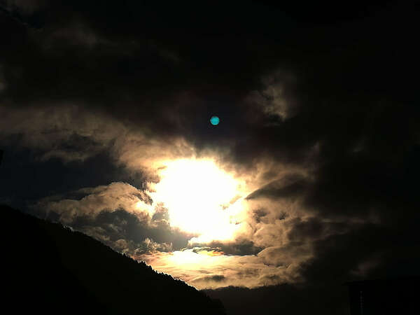 L'ombre, de la Lumière distordue