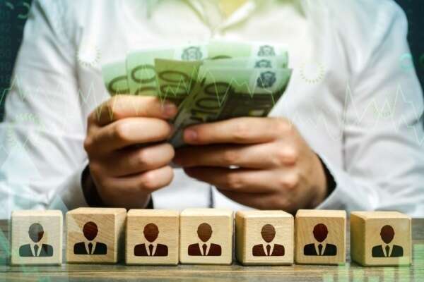 Cotisations sociales : clarification des règles de rattachement après le départ du salarié