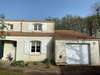 chantier de toiture avec ardoises et chevrons