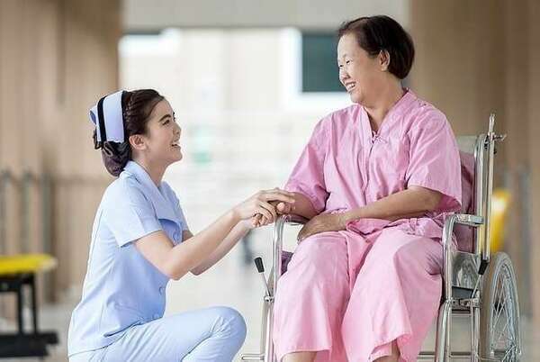 A l'hôpital, le toucher qui guérit