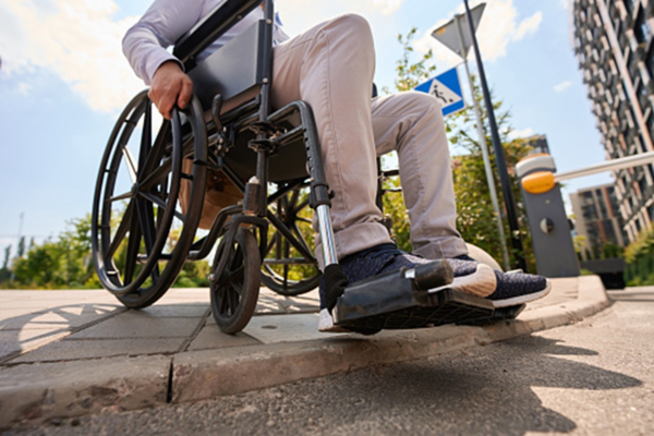 Accès universel aux fauteuils roulants : vers une société plus inclusive
